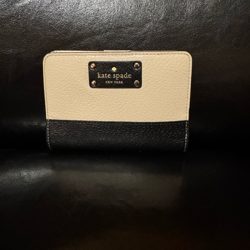 Kate Spade Two-Tone Black and Cream Wallet designer card holder coin purse